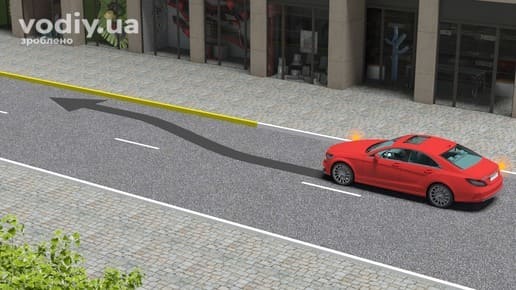 Червоний автомобіль на дорозі біля бордюру, вертикальна дорожня розмітка 2.7 — позначення місць, де заборонено стоянку транспортних засобів.