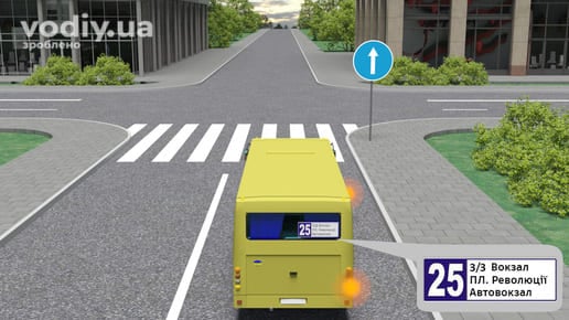 Дорожній знак 4.1 «Рух прямо», маршрутний автобус на перехресті з увімкненим покажчиком повороту праворуч