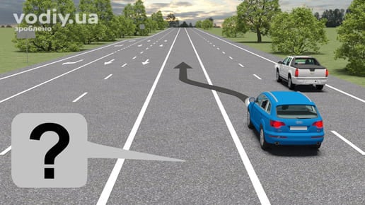 Синій автомобіль на дорозі з розділювальною смугою, виділеною двома суцільними лініями, білий пікап попереду на узбіччі.