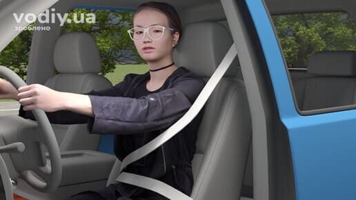 Неправильне положення ременя безпеки водія під пахвою та на животі