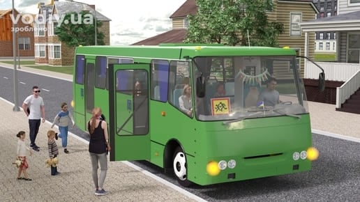 Зелений автобус із розпізнавальним знаком Діти та ввімкненою аварійною сигналізацією, посадка дітей на узбіччі біля краю проїзної частини.