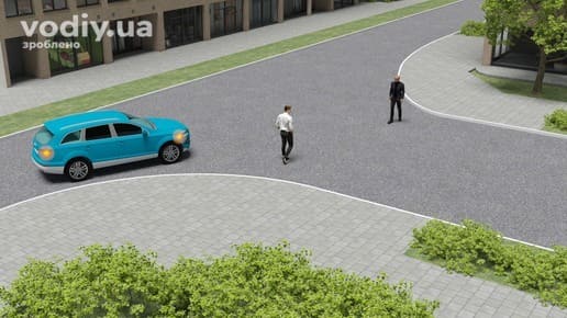 Блакитний автомобіль з увімкненим покажчиком повороту та пішоходи, що переходять дорогу по лінії продовження тротуару на перехресті.