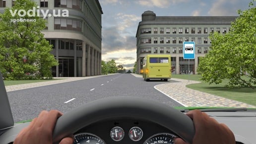 Жовтий автобус із увімкненим лівим покажчиком повороту виїжджає з кишені, дорожній знак 5.45.1 «Пункт зупинки автобуса», вид з кабіни водія.